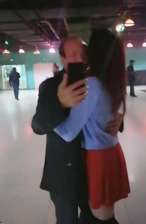 老头跳舞视频,一位老者用舞蹈诠释生命的热情与活力