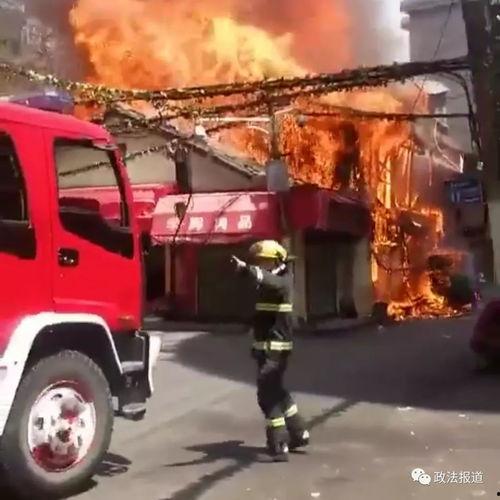 消防车救火视频,火场救援瞬间回顾