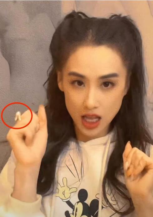 黄圣依视频,美丽背后的励志故事