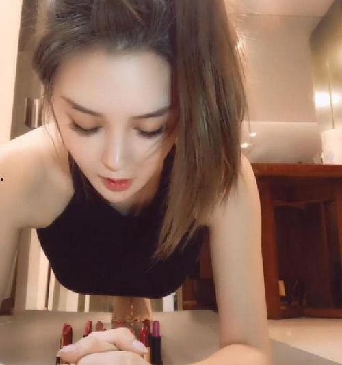 美女抖胸视频,美女抖胸视频引发热议