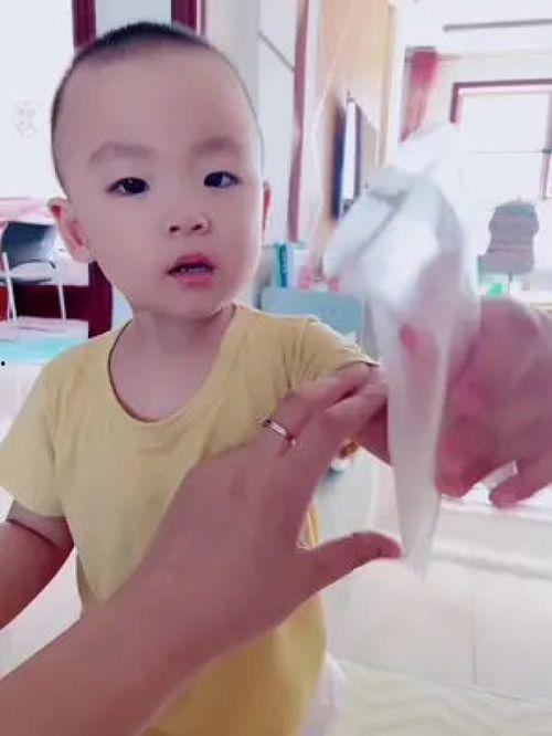 今日份小可爱已上线吃瓜,小可爱上线，精彩吃瓜不停歇