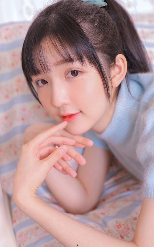 美女床上诱惑视频,揭秘美女床上私密瞬间