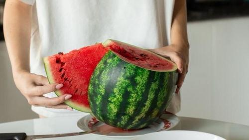 血糖高吃黑瓜好不好没,血糖高人群食用黑瓜的适宜性探讨