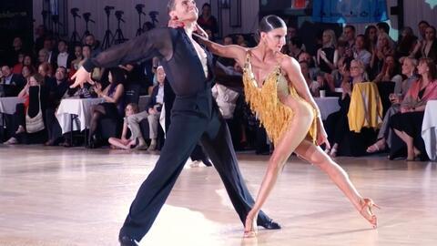 拉丁舞比赛视频,激情四溢，舞动青春