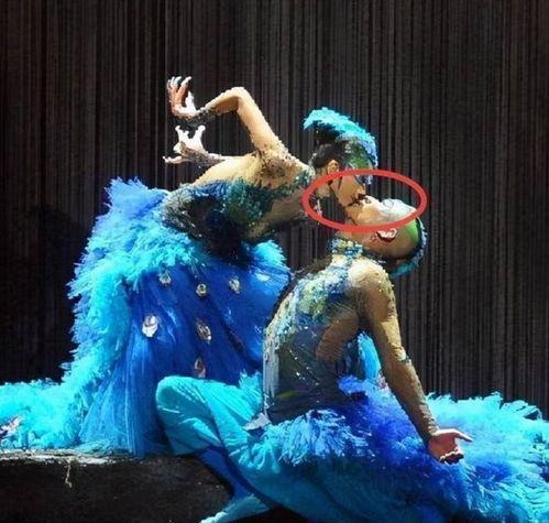 杨丽萍的孔雀舞视频,舞动生命，绽放东方之美