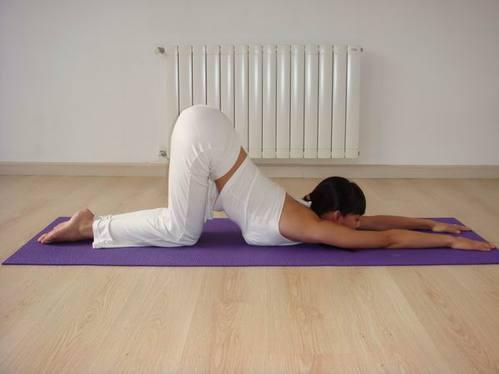 初学瑜伽的基本动作视频,初学瑜伽基础动作速成指南